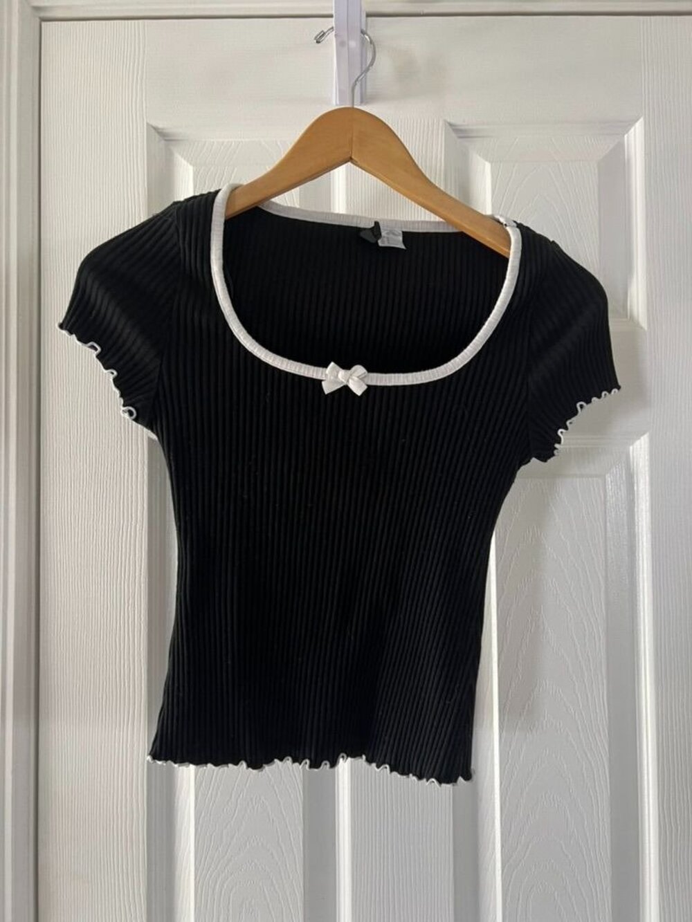 H&M Womens Ribbed Top Size Medium Black White Trim Scoop Neck Bow Detail